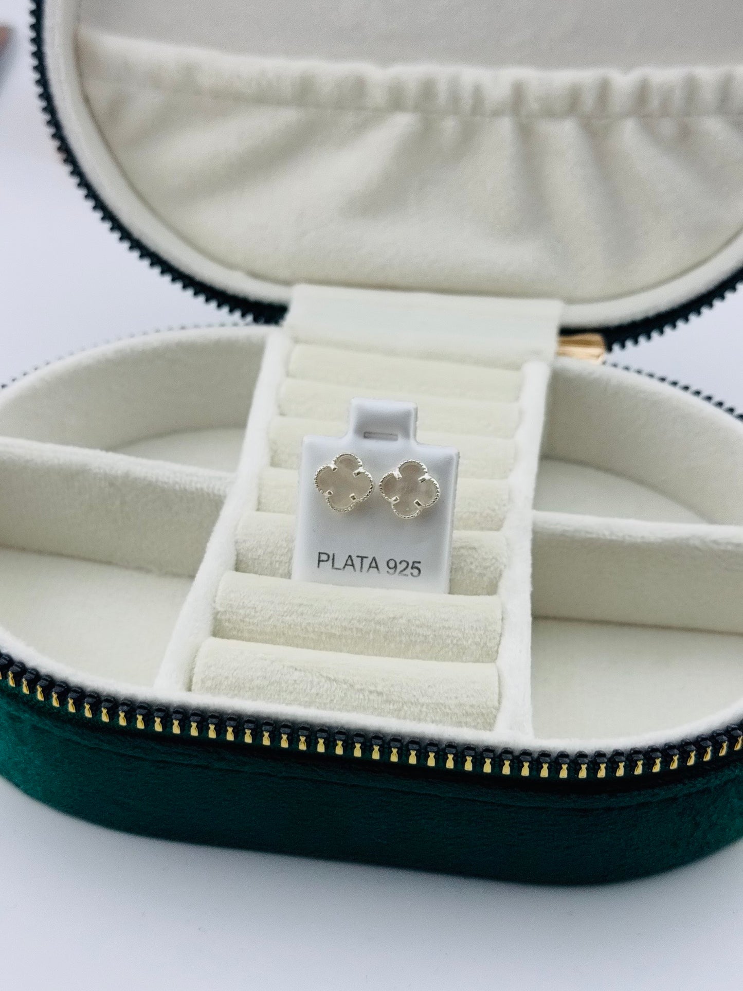Aretes Flor Lisa en Plata 925