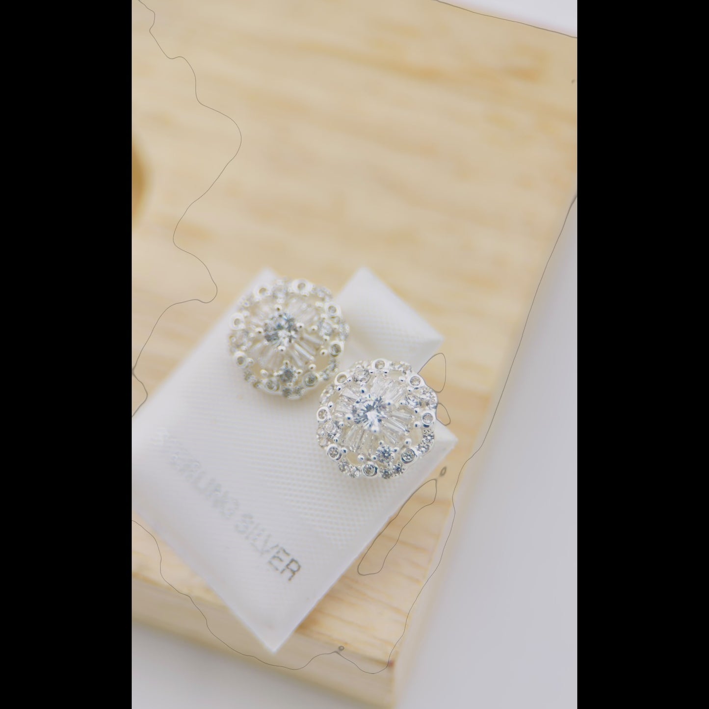 Aretes Redondos Plata 925 con Zirconias Diseño Radiante