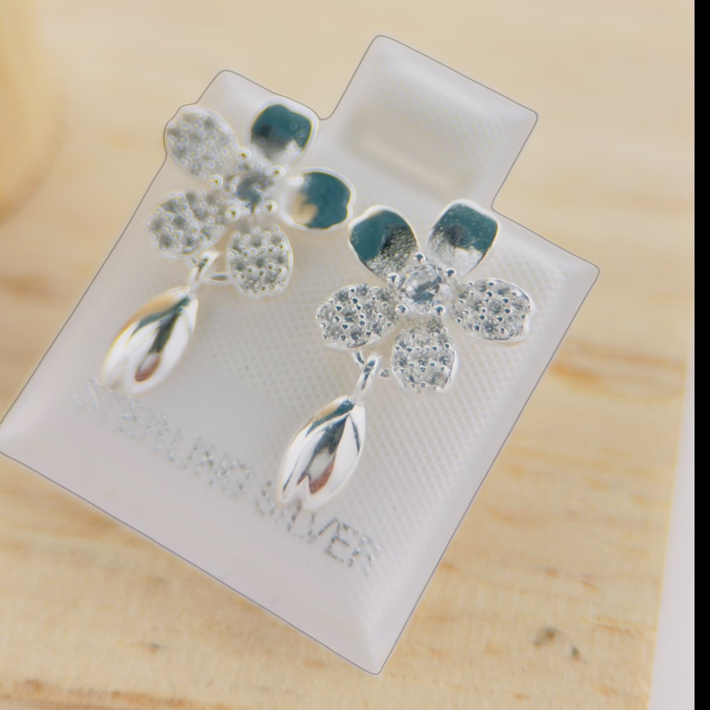 Aretes Flor Colgante Plata Sterling con Zirconias