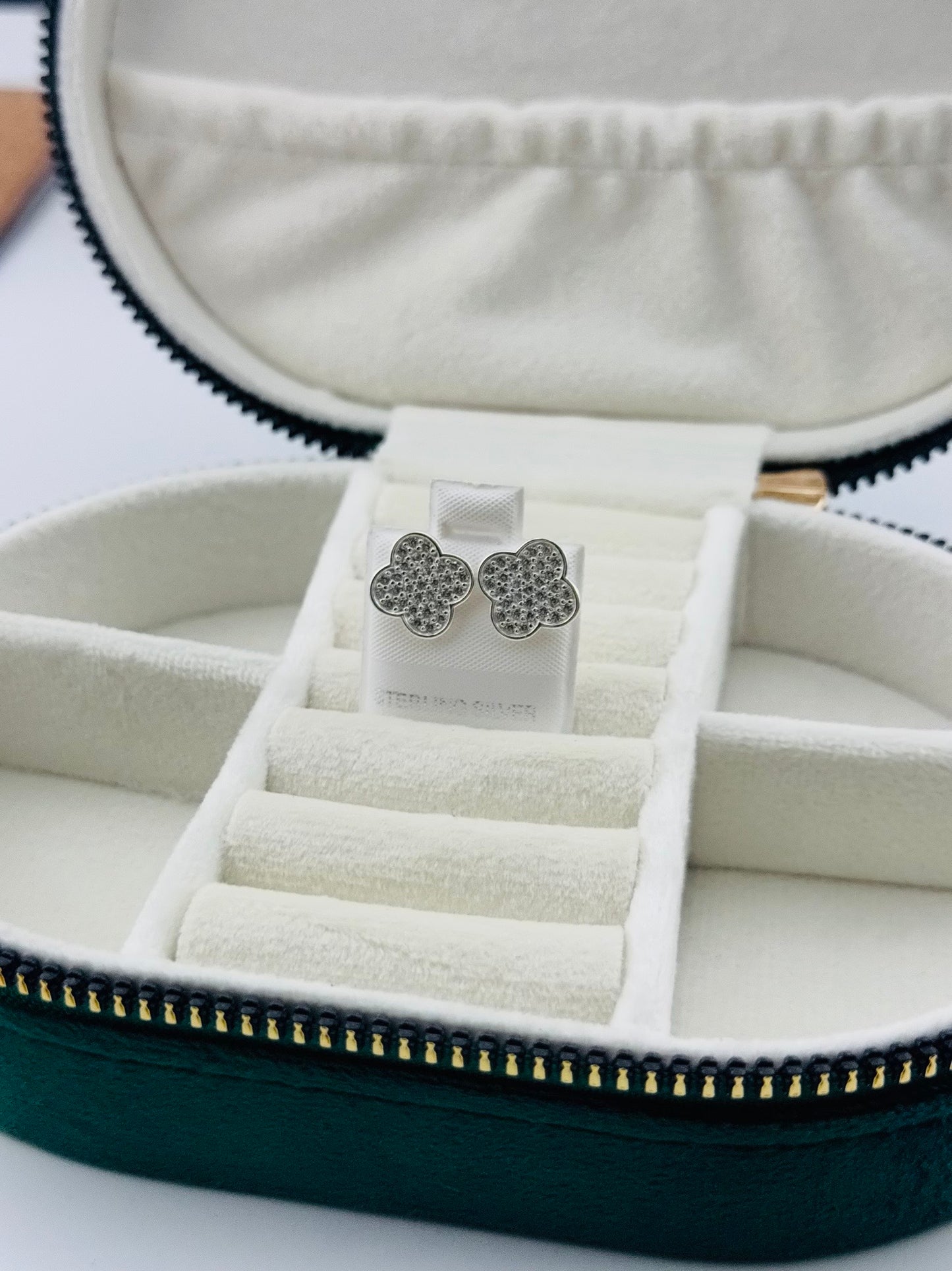 Aretes Flor Pavé en Plata 925