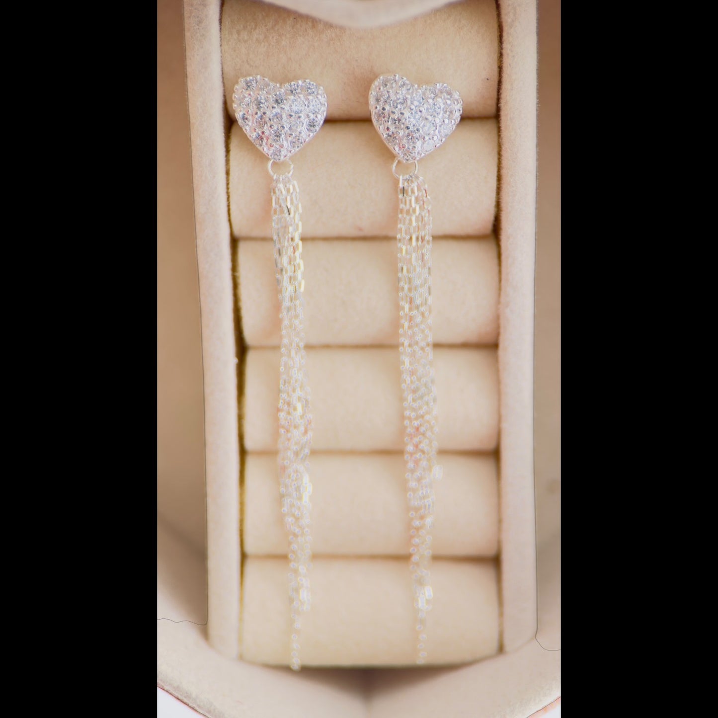 Aretes Corazón Brillante con Caída de Cadenas en Plata 925