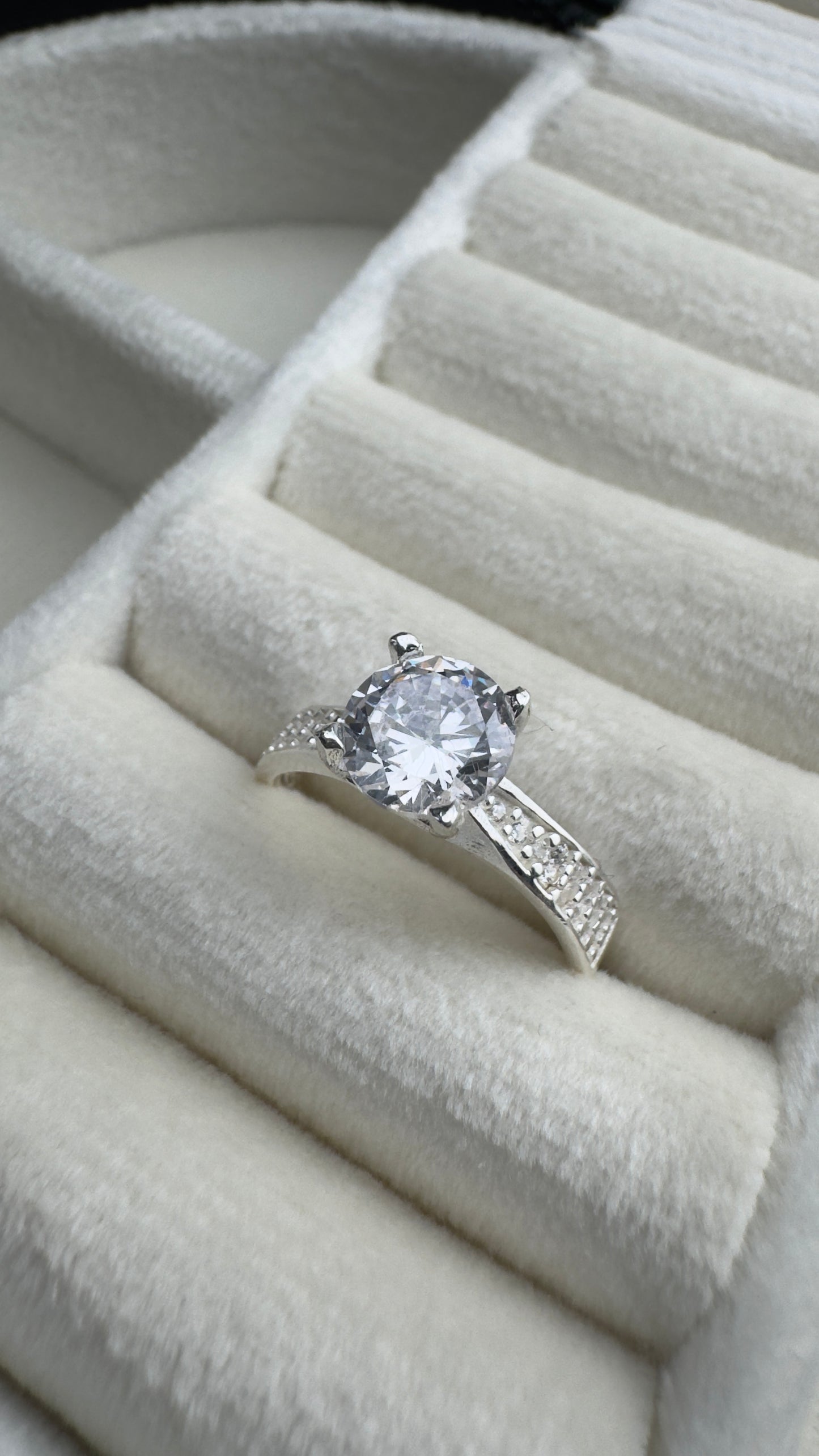 Anillo Isabella en Plata 925 Talla 8