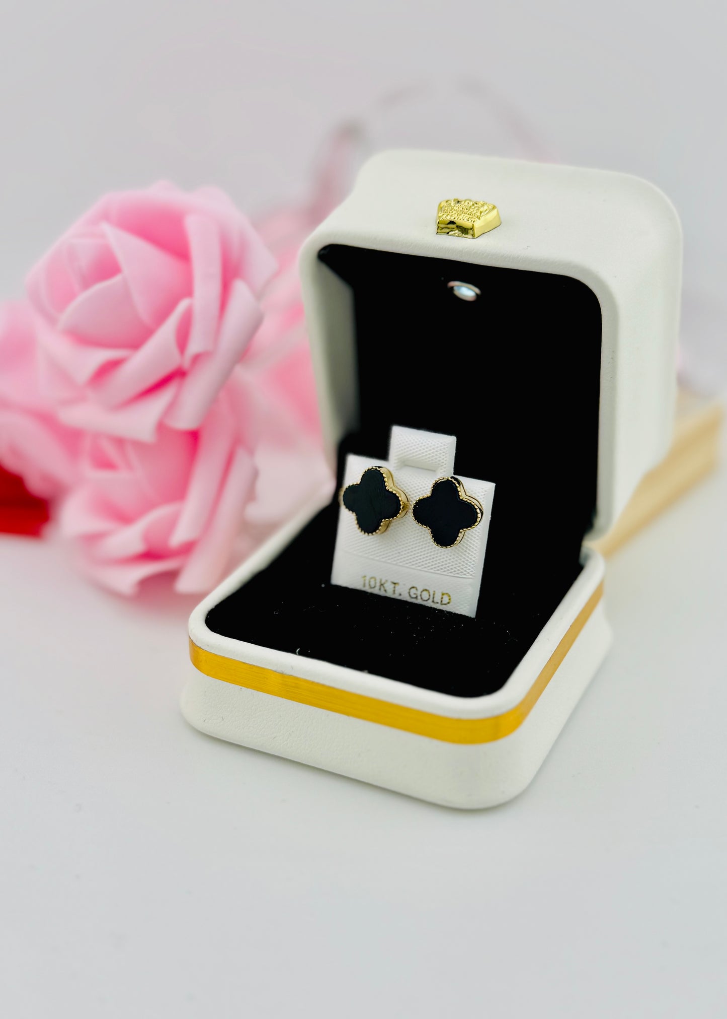 Aretes Trébol Negro Oro 10K Tipo Stud