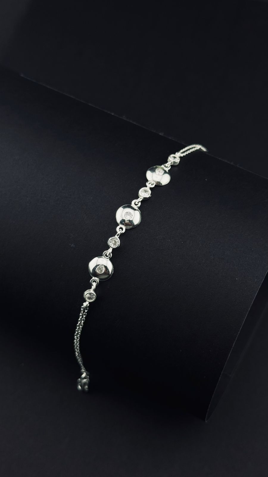Pulsera Esferas Brillantes – Estilo Minimalista en Plata 925