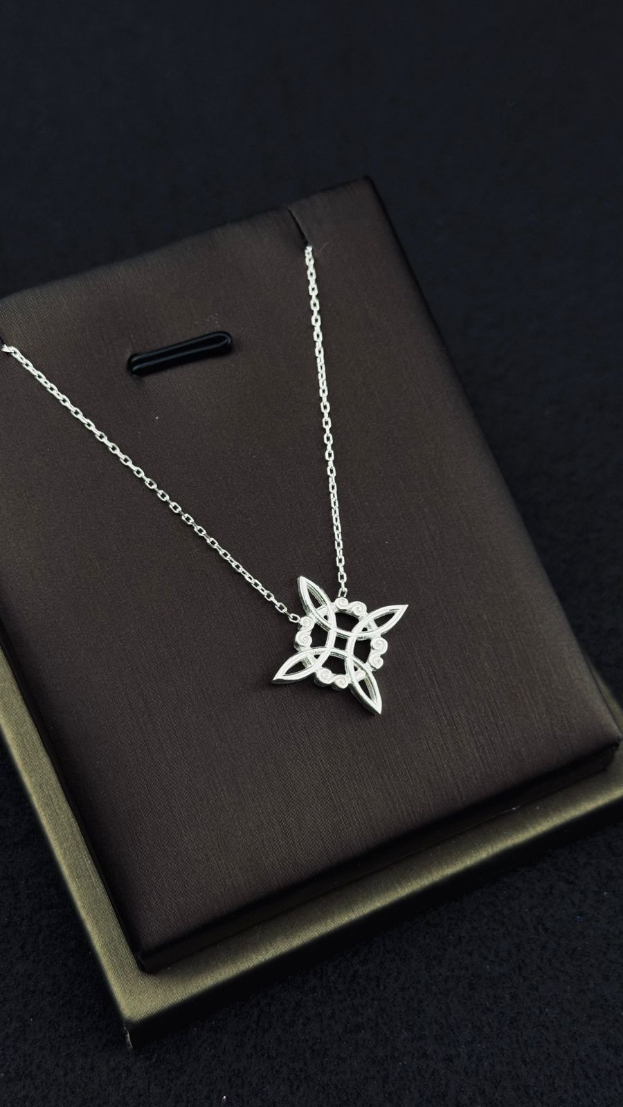 Collar "Nudo Celta Estelar" en Plata 925 Italiana