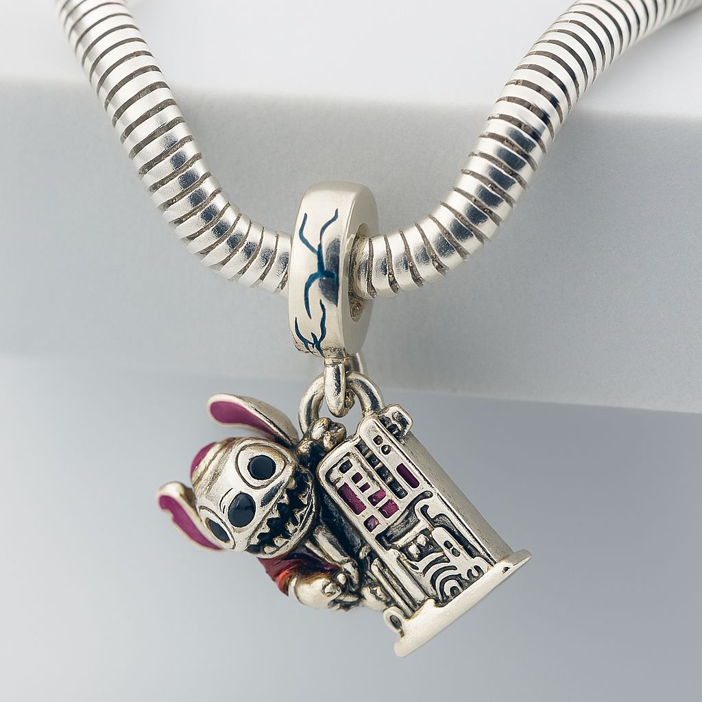 Charm "Stitch Rockero" con Detalles Esmaltados en Plata 925
