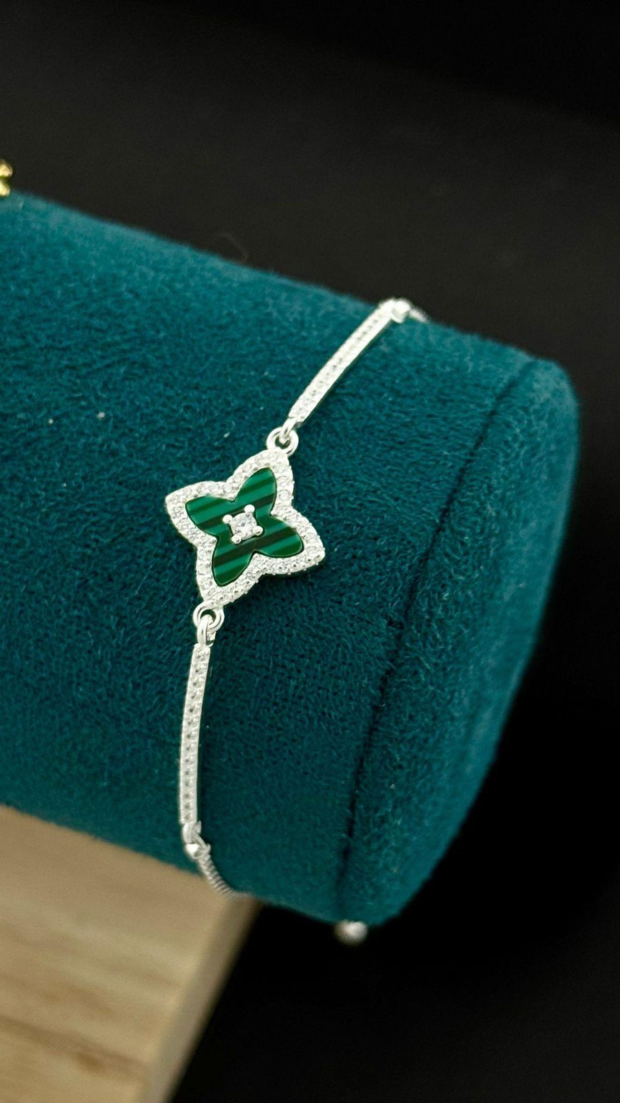 Brazalete "Trébol de Malaquita" con Circonitas en Plata 925