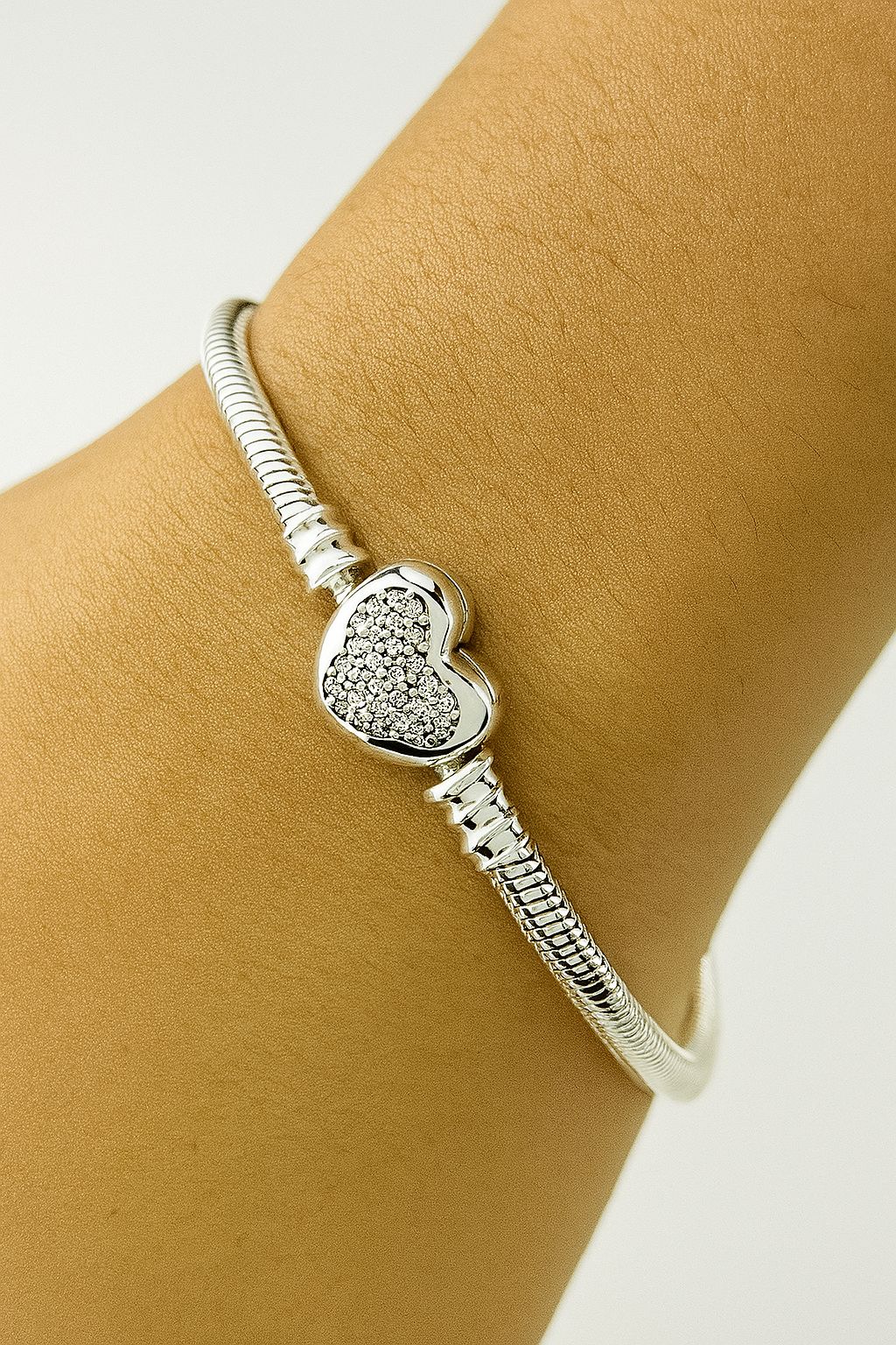 Brazalete "Corazón de Plata Radiante" en Plata 925