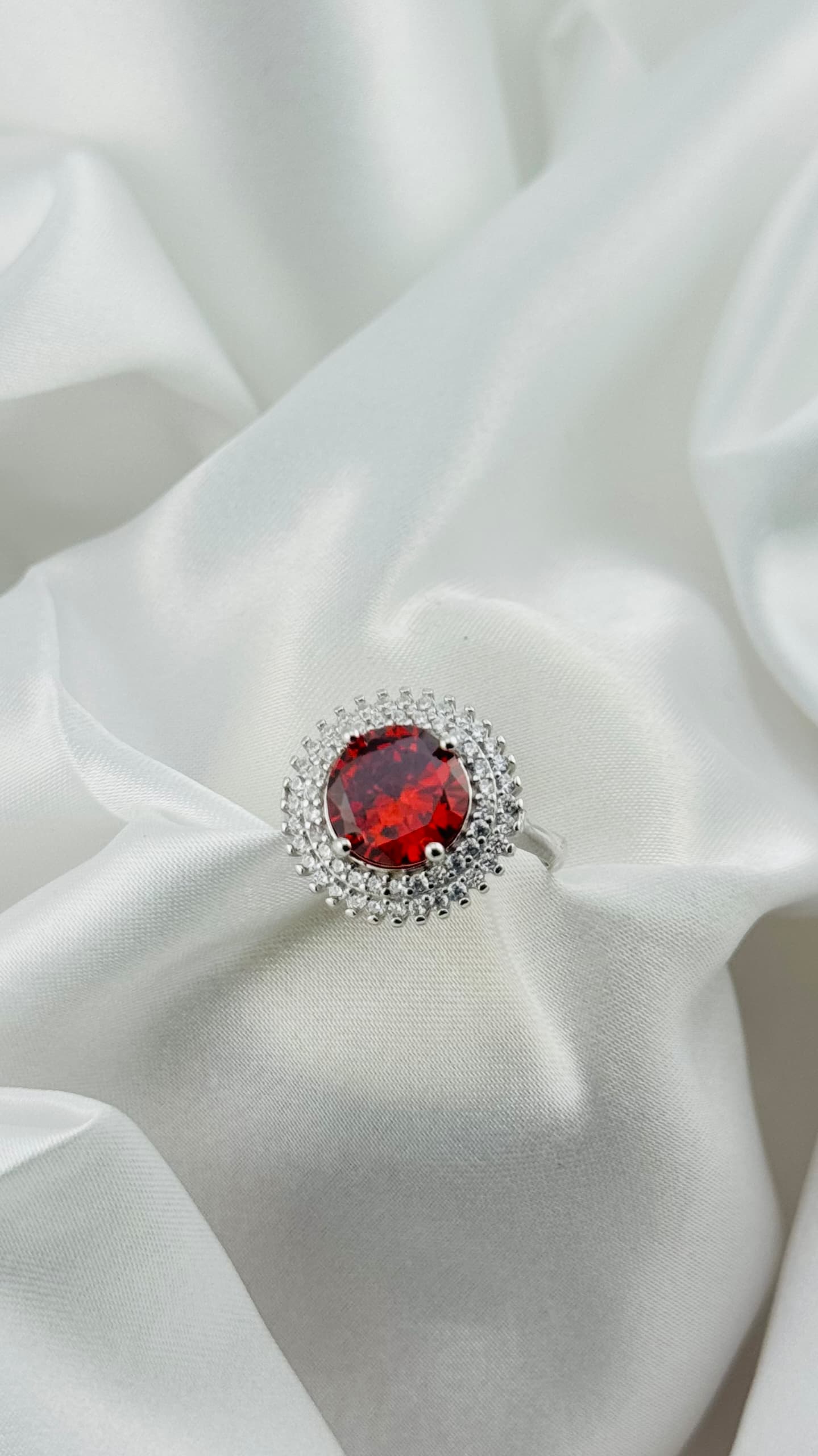 Anillo de plata italiana 925 con circonia doble halo roja