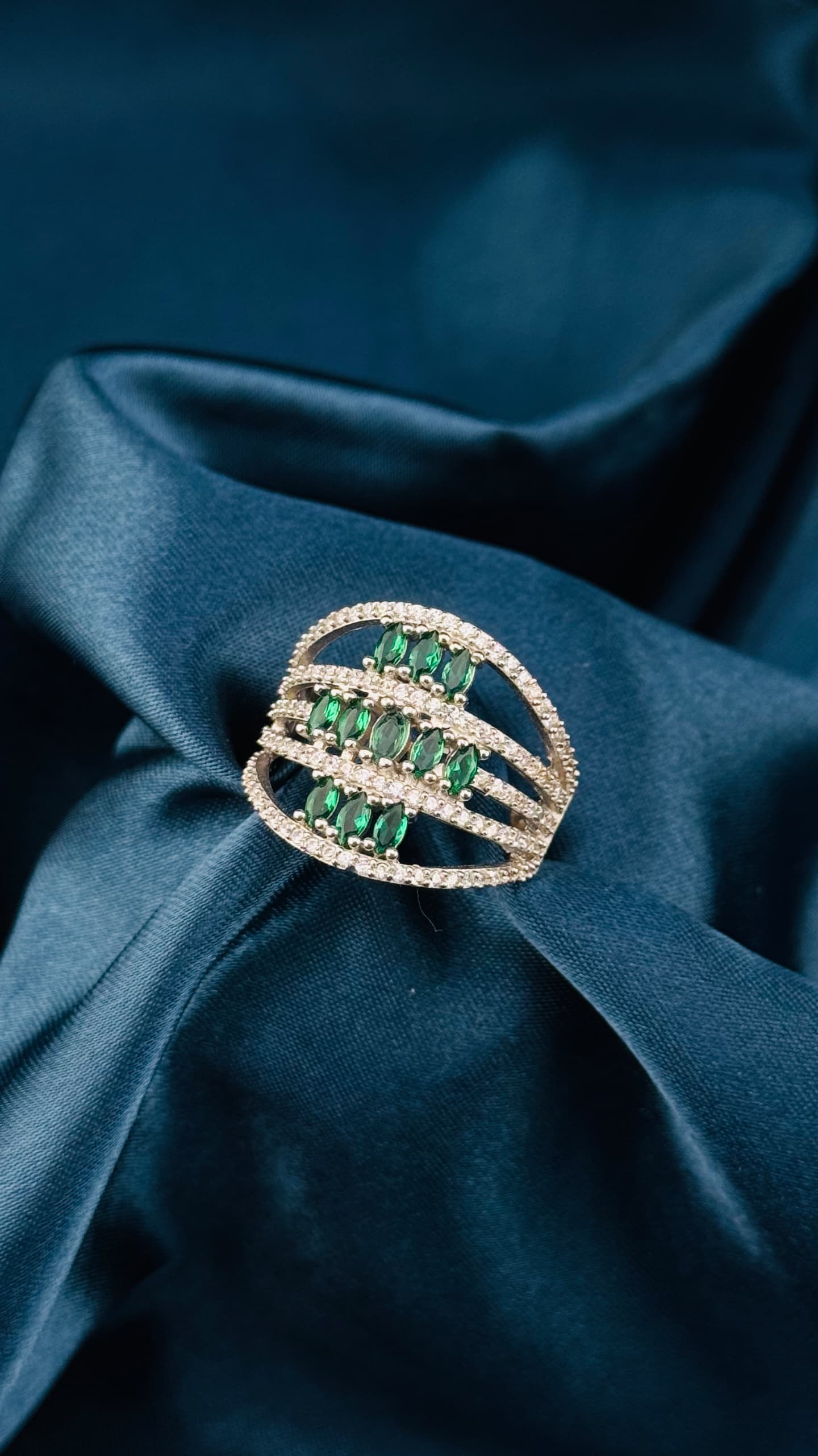 Anillo de plata italiana 925 con circonias verdes