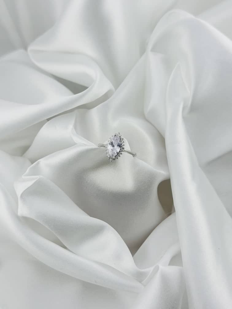 Anillo de plata italiana 925 con circonia blanca corte marquise