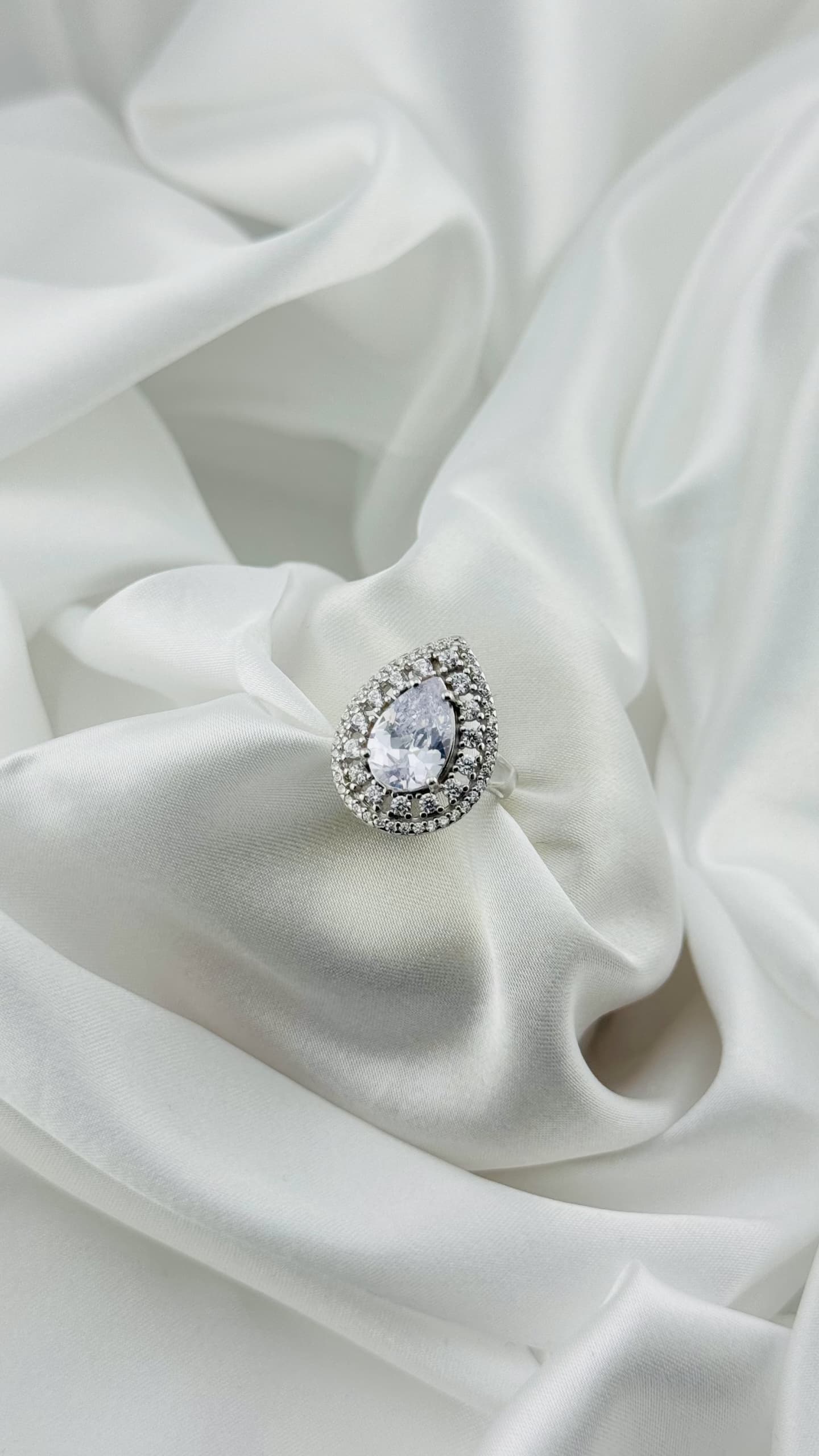 Anillo lágrima circonia blanca con doble halo en plata italiana 925