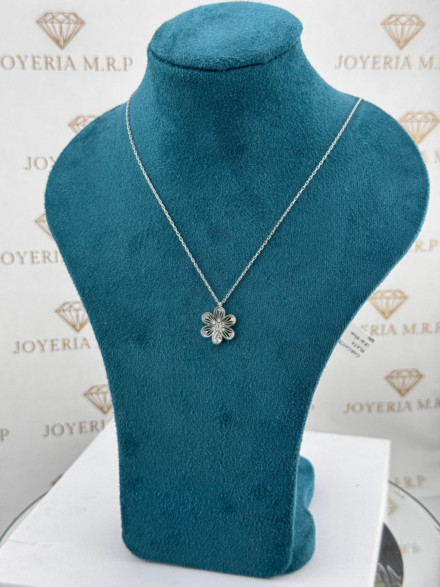 Gargantilla Flor Radiante – Plata 925 (Bañada en Oro o Rodio)