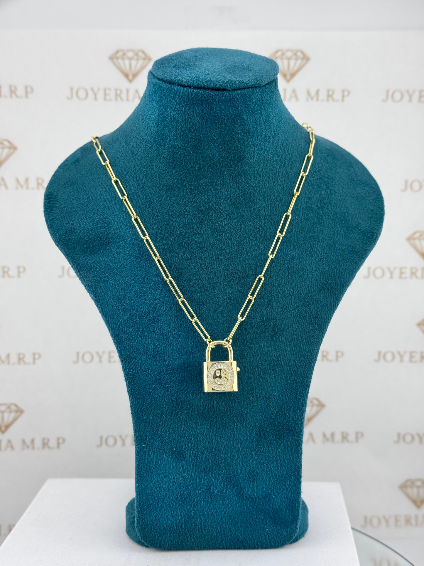 Gargantilla Paperclip Candado Brillante – Plata 925 Bañada en Oro
