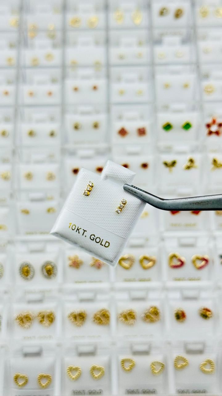 Aretes barra con piedras en Oro 10K