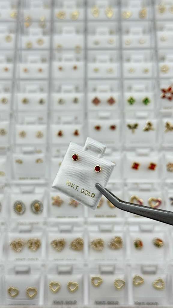 Aretes de bolita roja en Oro 10K