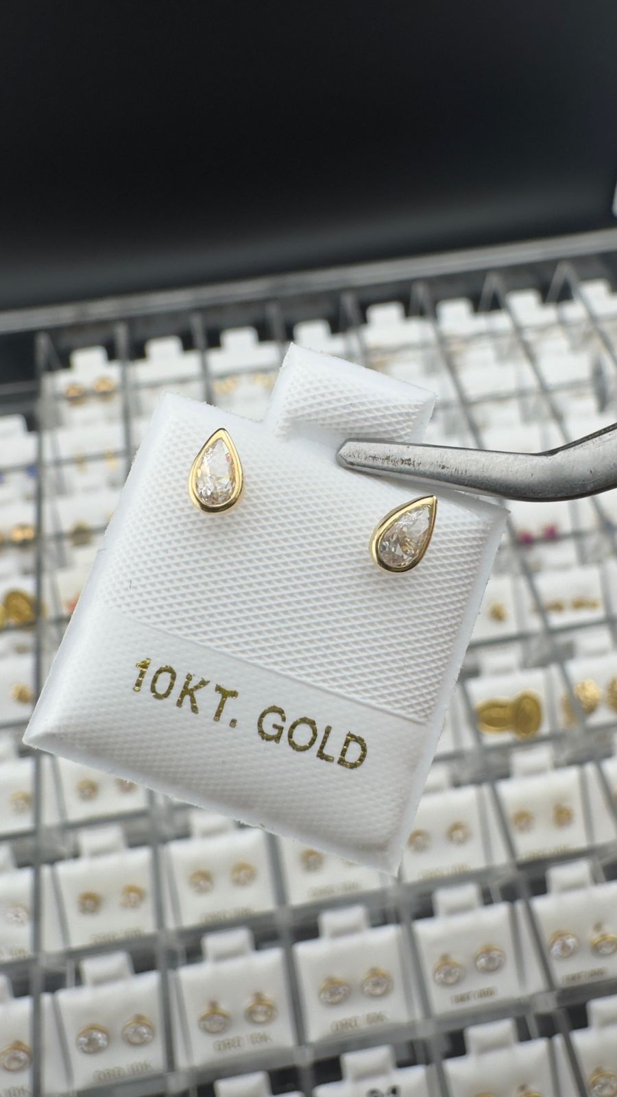 Aretes en forma de gota con circonia en Oro 10K