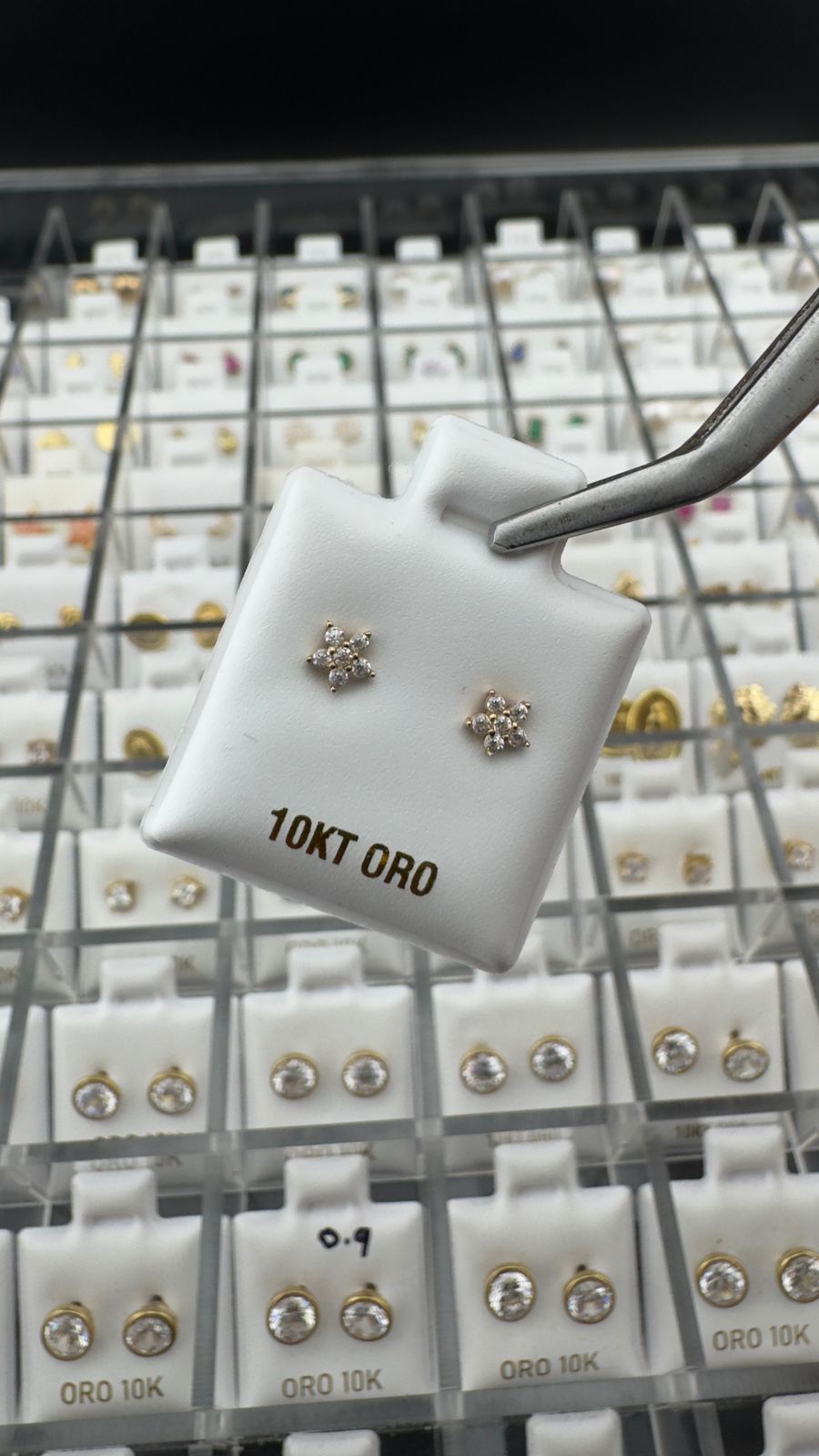 Aretes flor brillante en Oro 10K