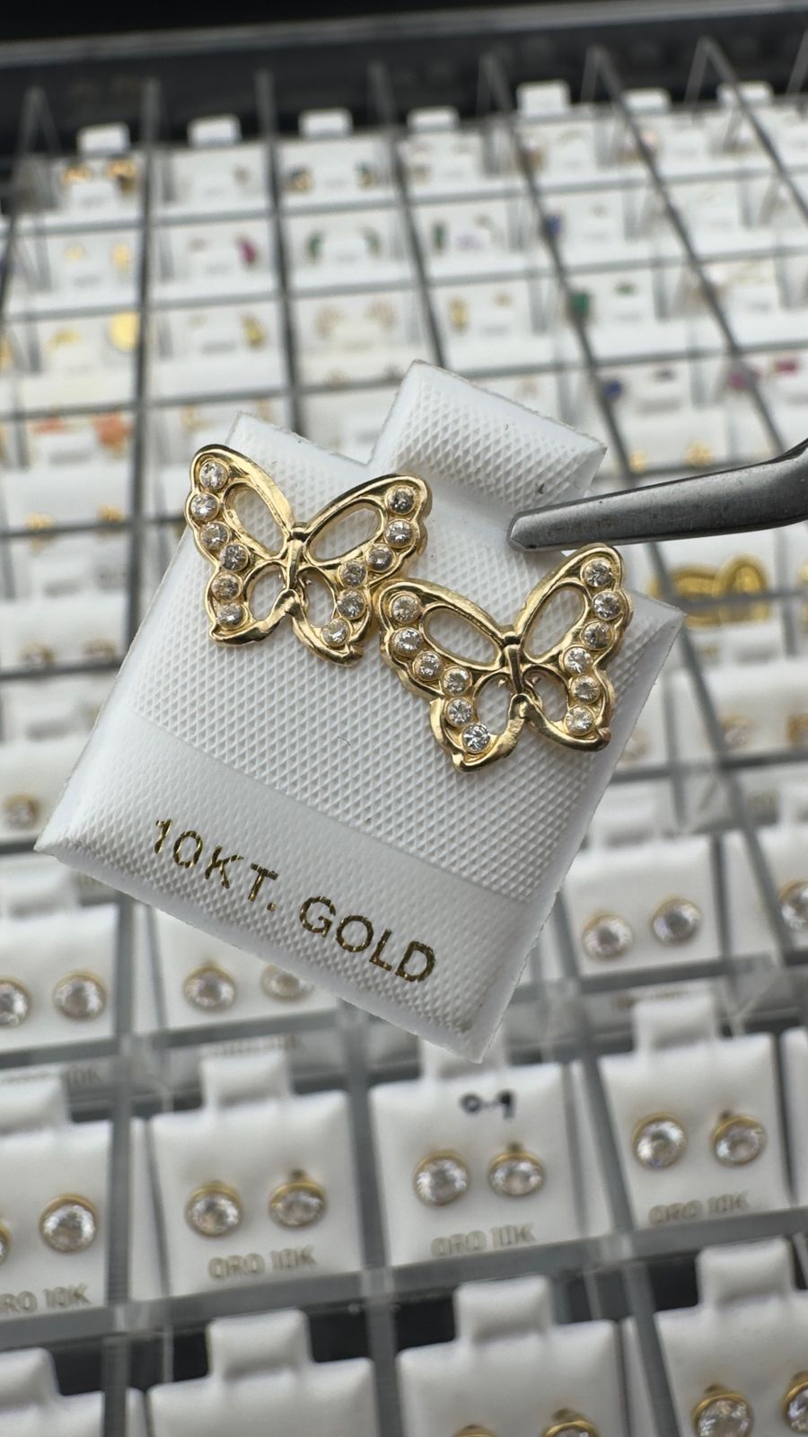 Aretes mariposa con circonias en Oro 10K