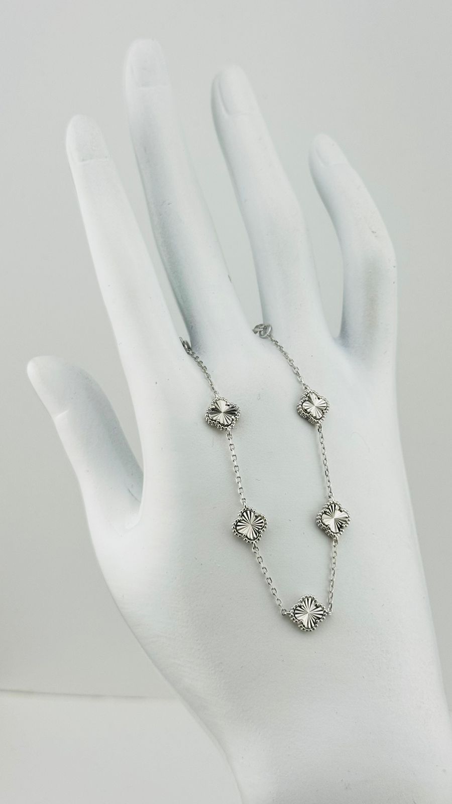 Pulsera Minimalista Tréboles Grabados en Plata