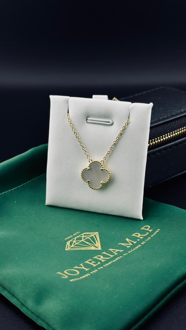 Collar Elegante Trébol Perlado