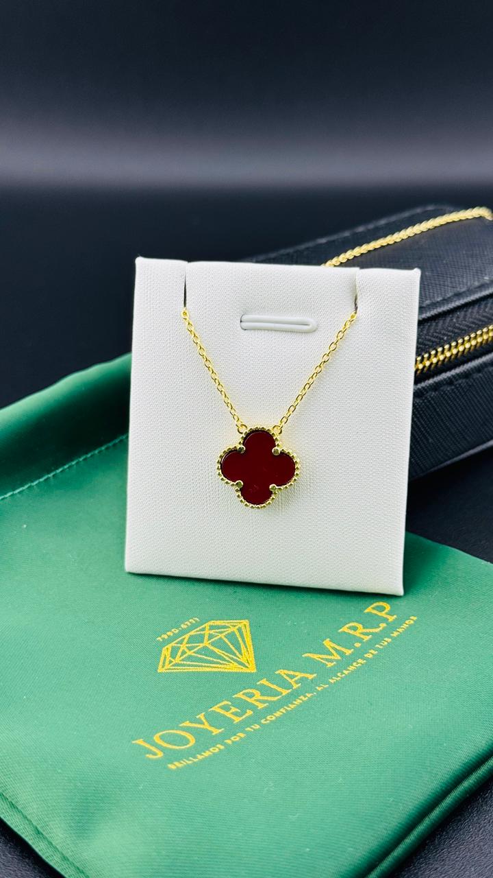 Collar de Trébol Rojo Pasión