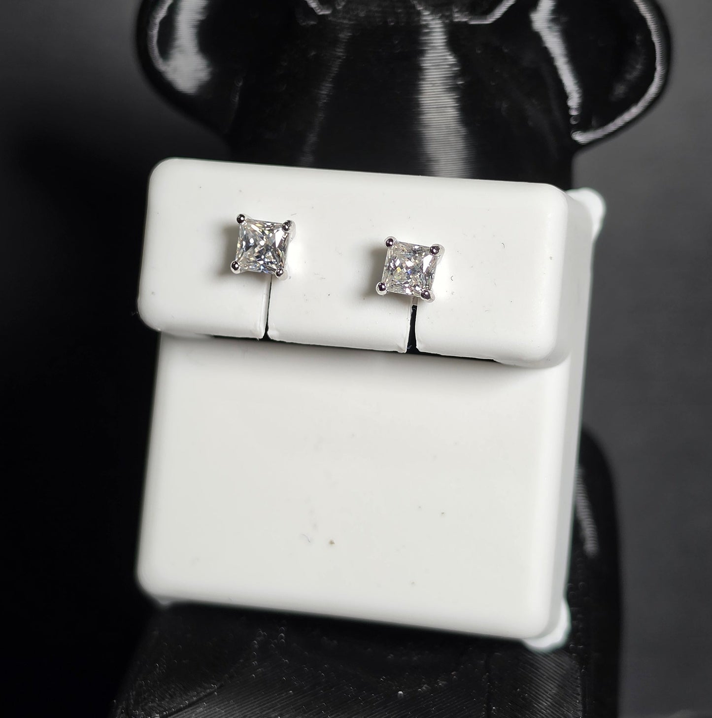 Aretes Legacy 0.80 CTW con Moissanita VVS en Plata 925
