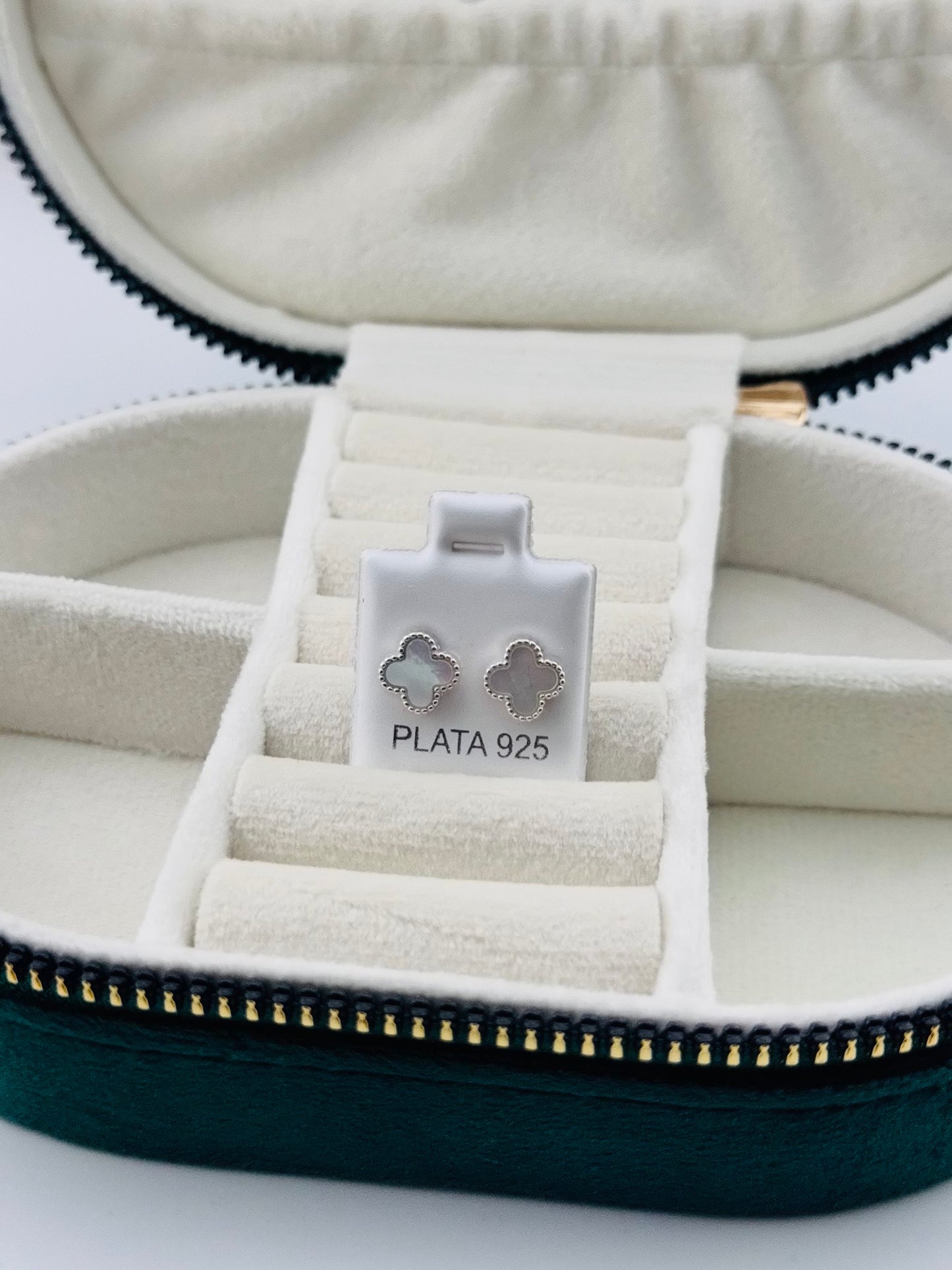 Aretes Trébol Nácar 8mm en Plata 925