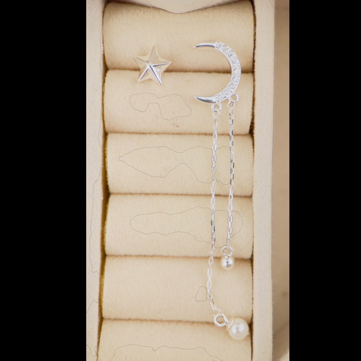 Aretes Asimétricos Estrella y Luna en Plata 925