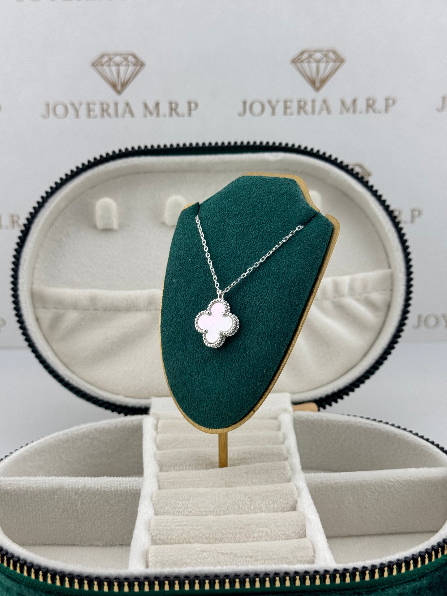 Gargantilla Clover Elegance – Plata 925