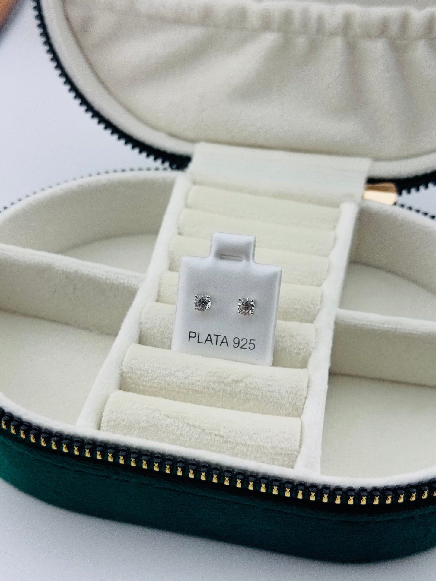 Aretes Solitario Clásico en Plata 925