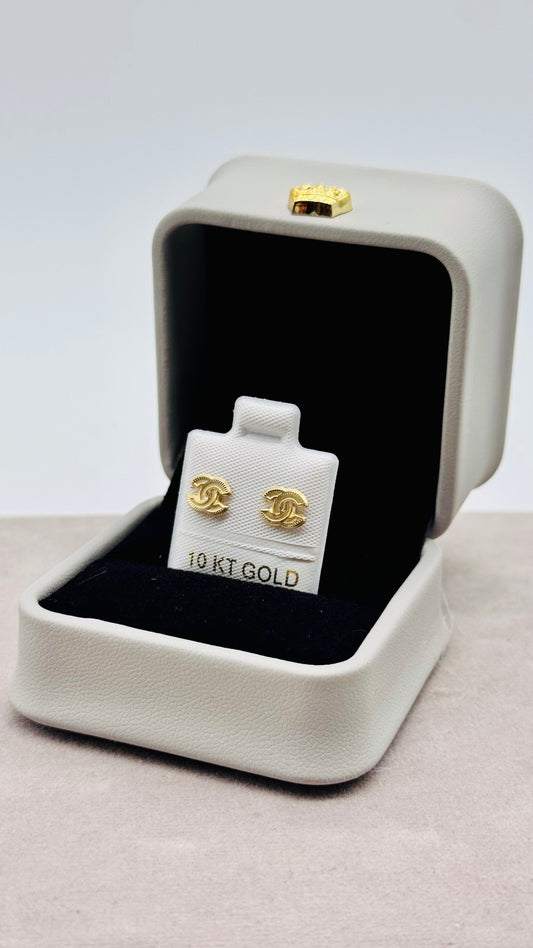 Aretes Doble Enlace C Elegante en Oro 10K – Cierre de Enroscar Seguro