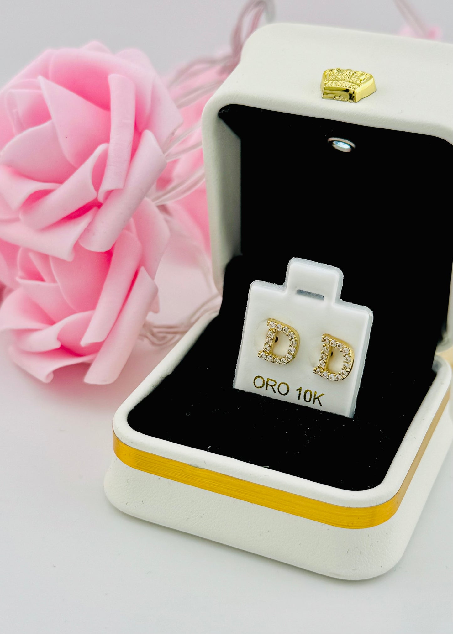 Aretes Inicial Letra D con Piedras Oro 10K