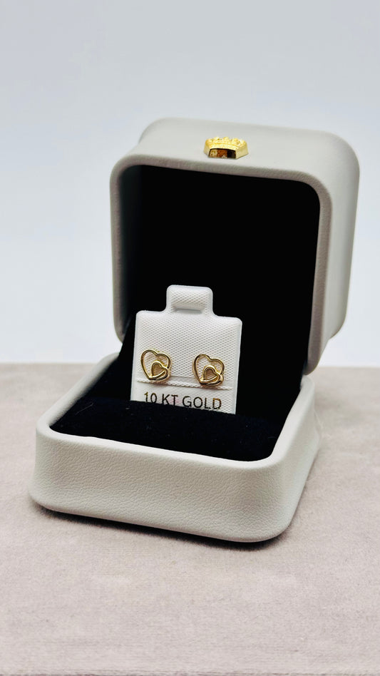 Aretes Doble Corazón en Oro 10K – Cierre de Enroscar Seguro