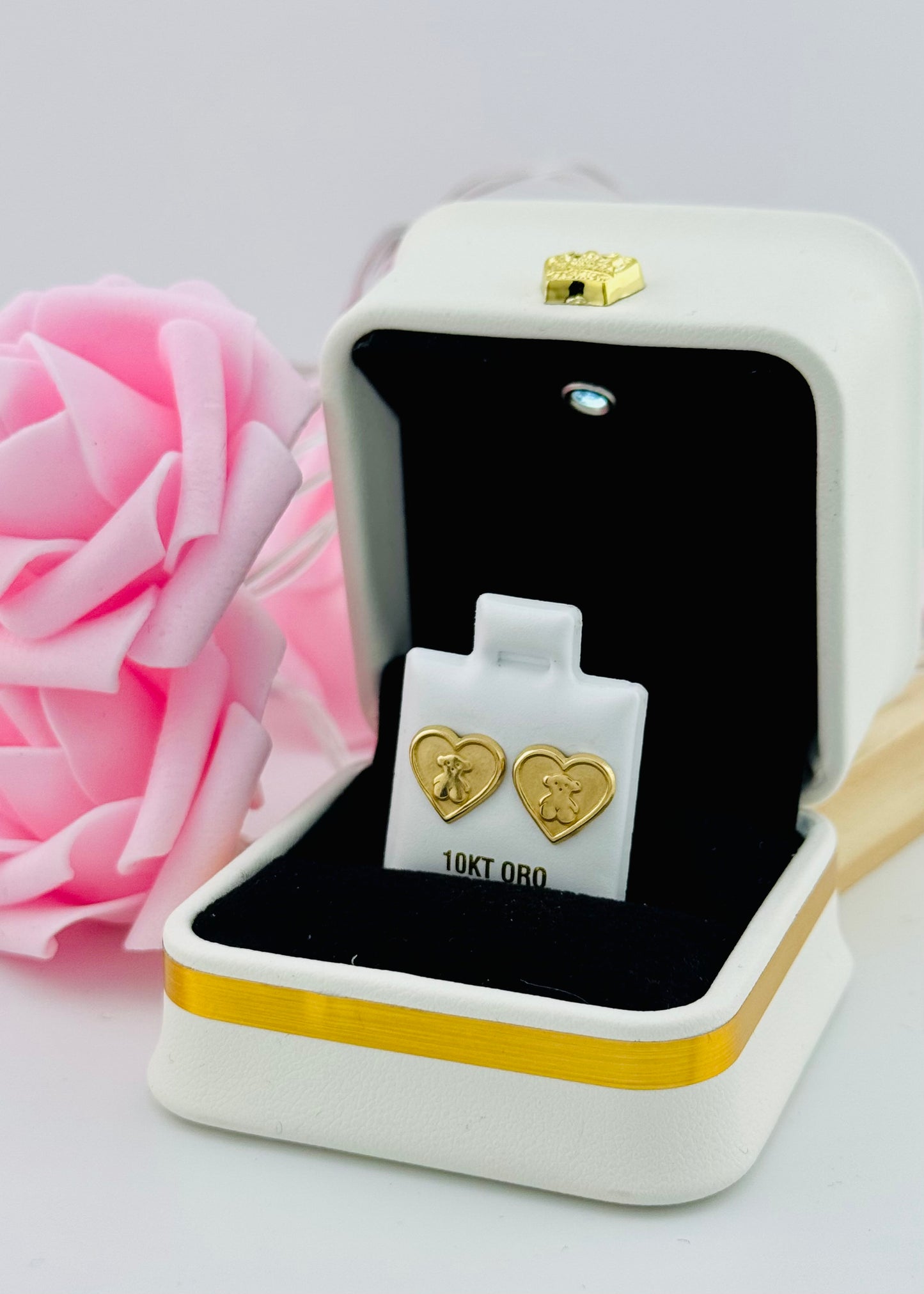 Aretes de Oro 10K Corazón con Osito – Cierre de Rosca