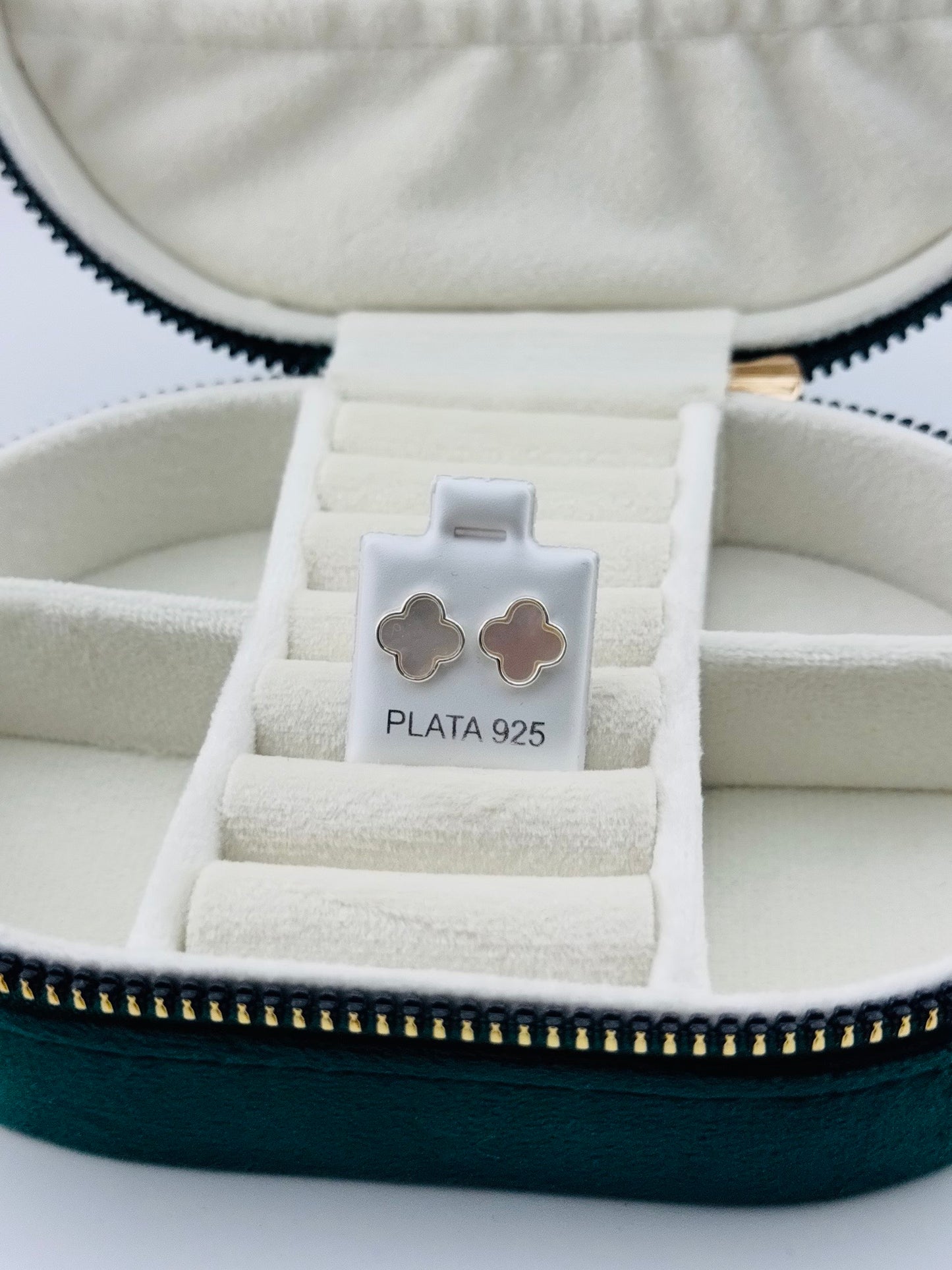 Aretes Trébol Clásico en Plata 925