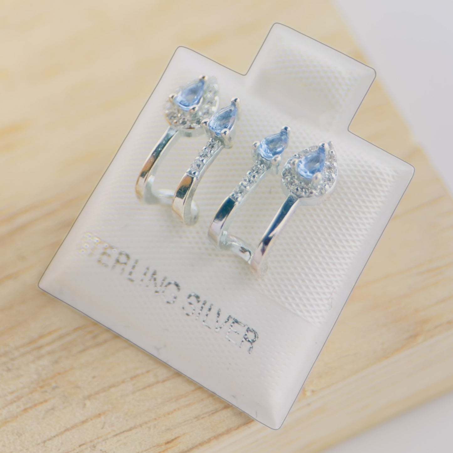 Aretes Gota Celeste Huggie Plata 925