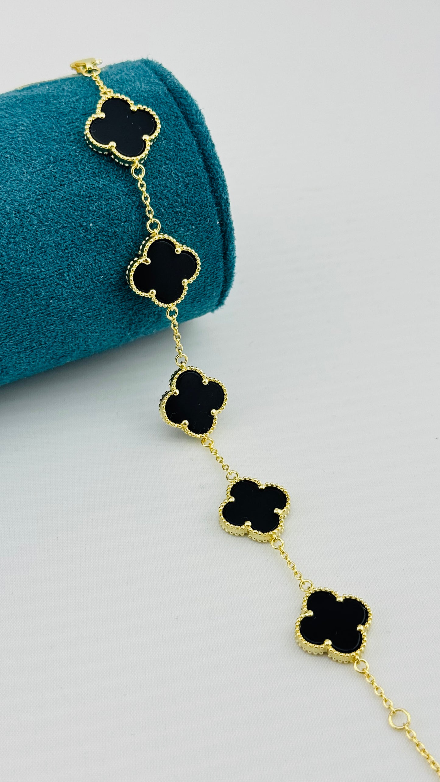 Trébol Negro con baño de oro