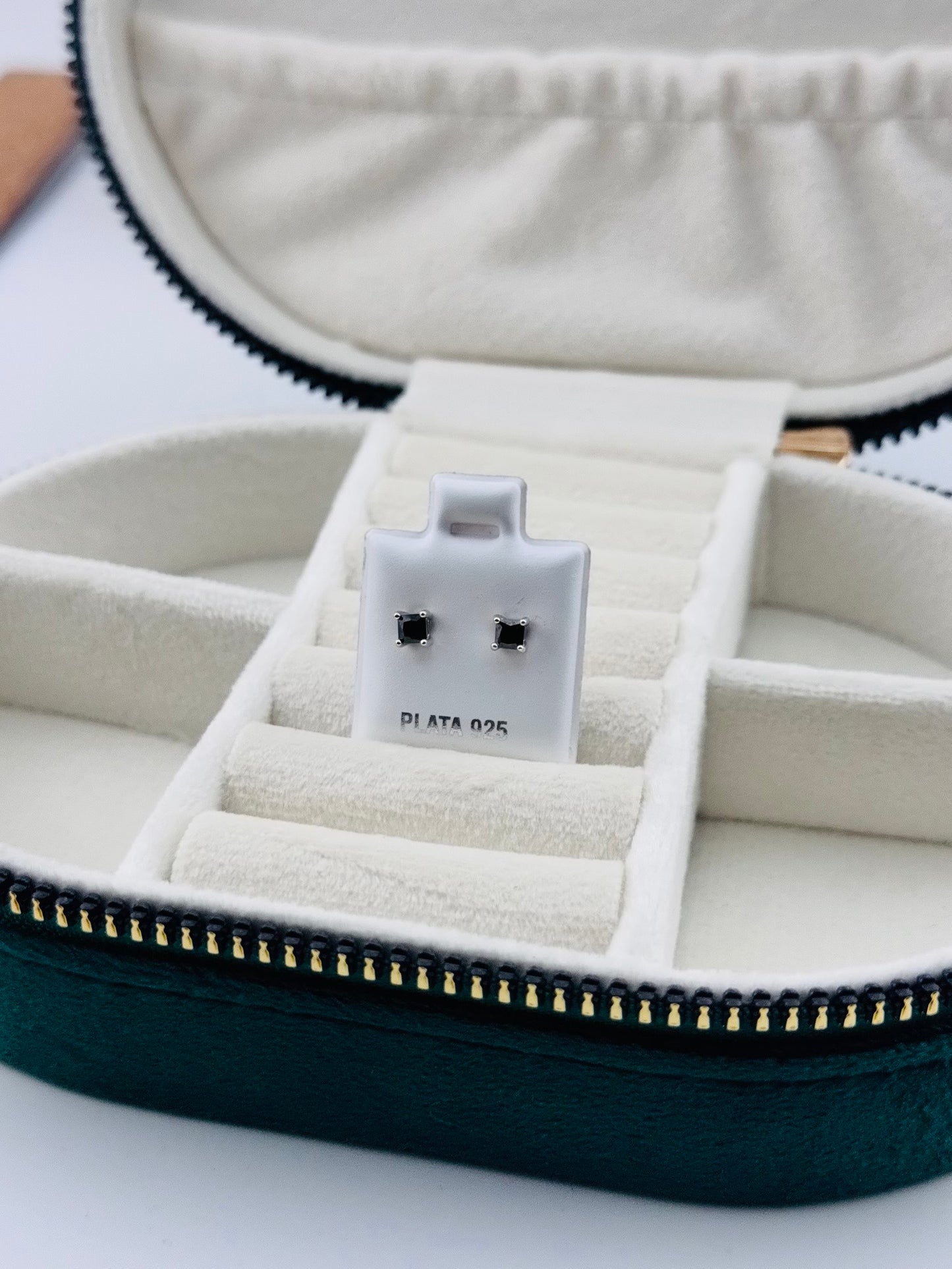 Aretes Cuadrados Plata 925 con Zirconia Negra