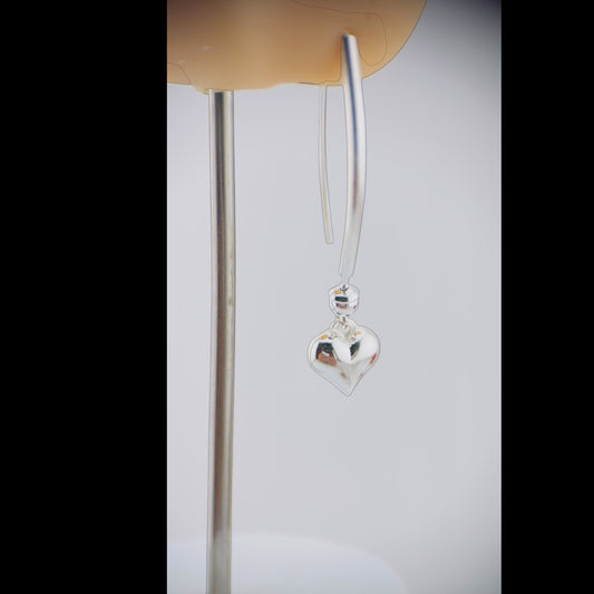 Aretes Tipo Gancho con Corazón Colgante en Plata 925