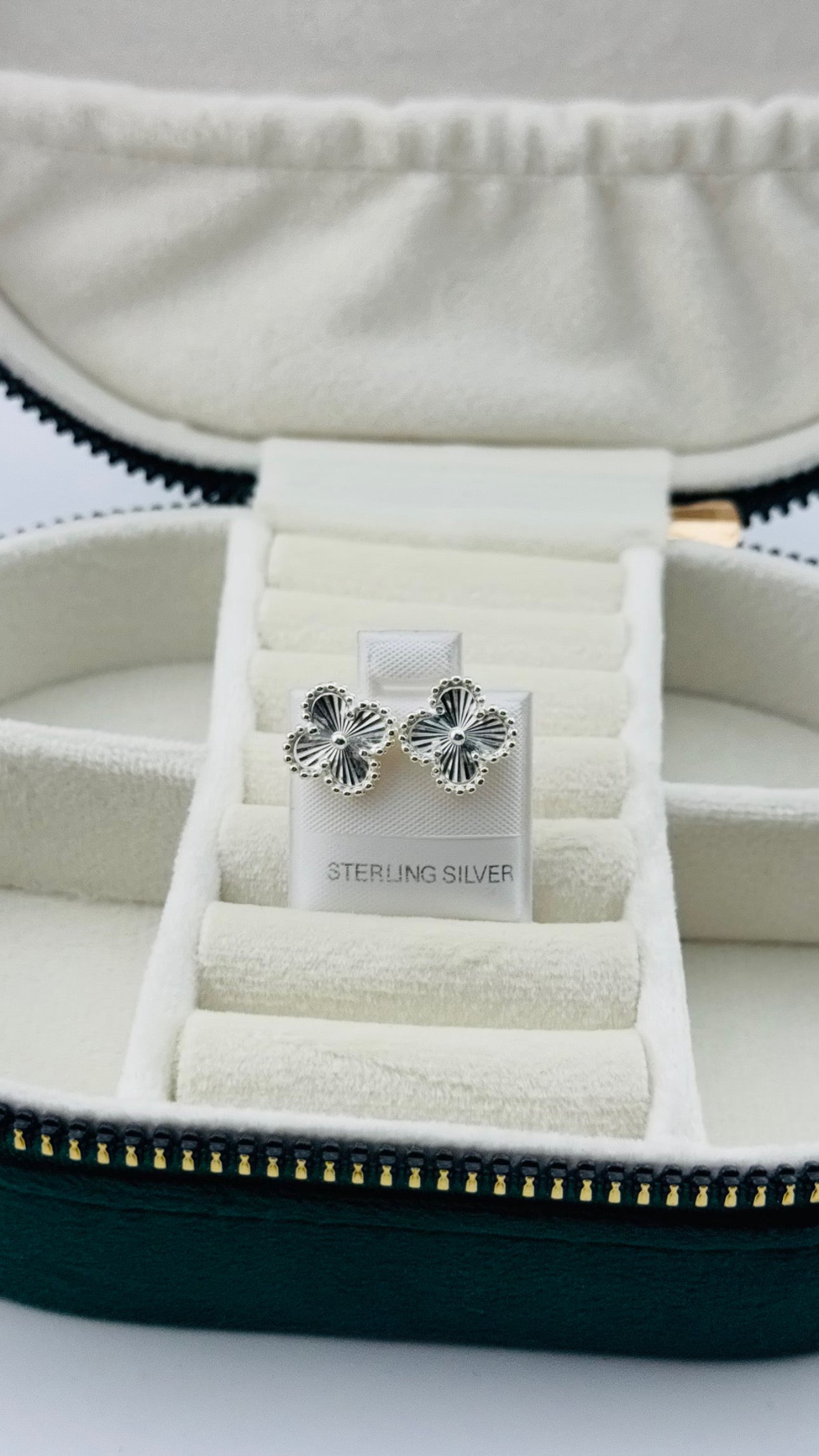 Aretes Trébol Clásico en Plata 925