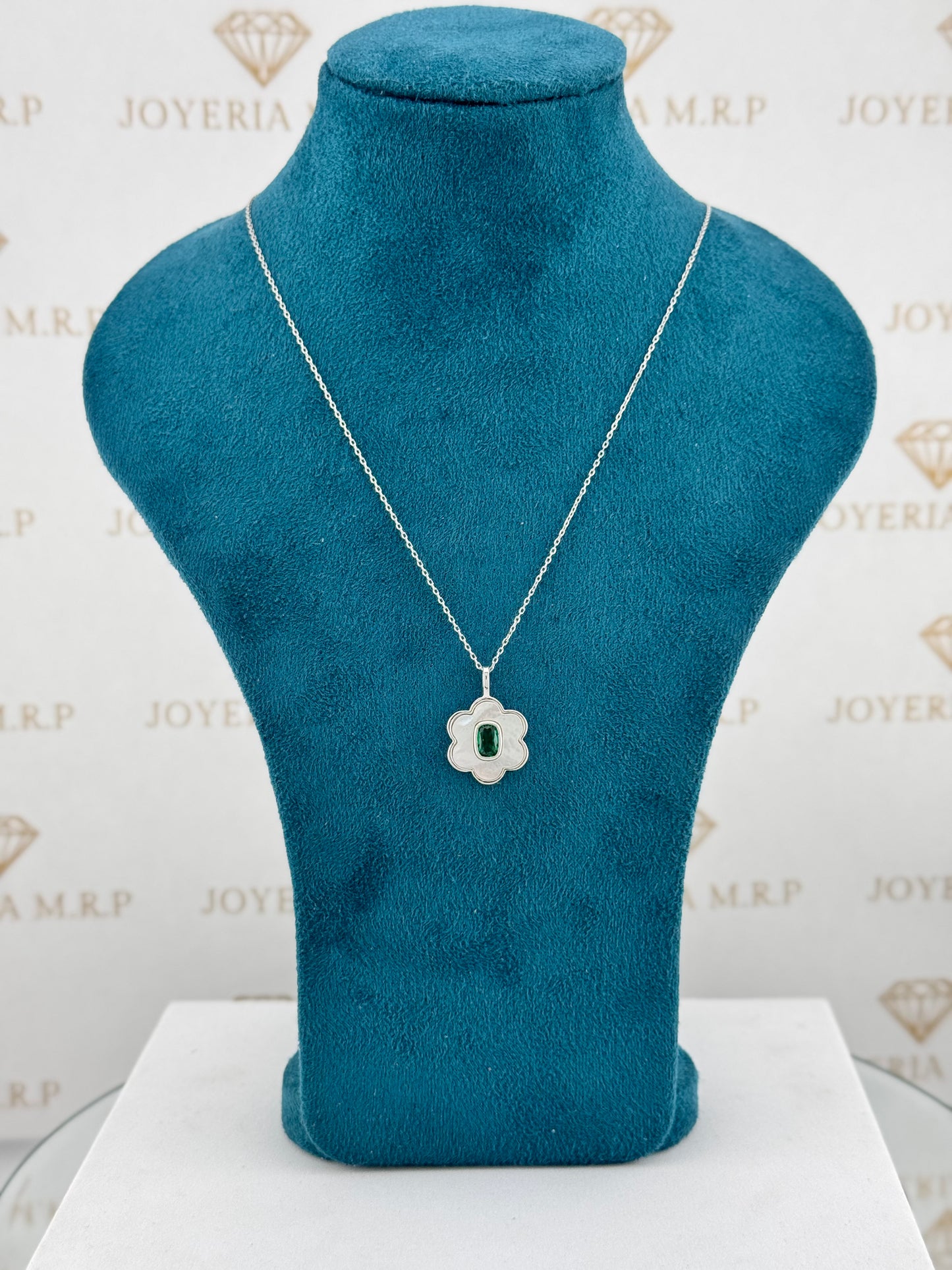 Gargantilla Flor Esmeralda – Plata 925 Bañada en Oro o Rodio