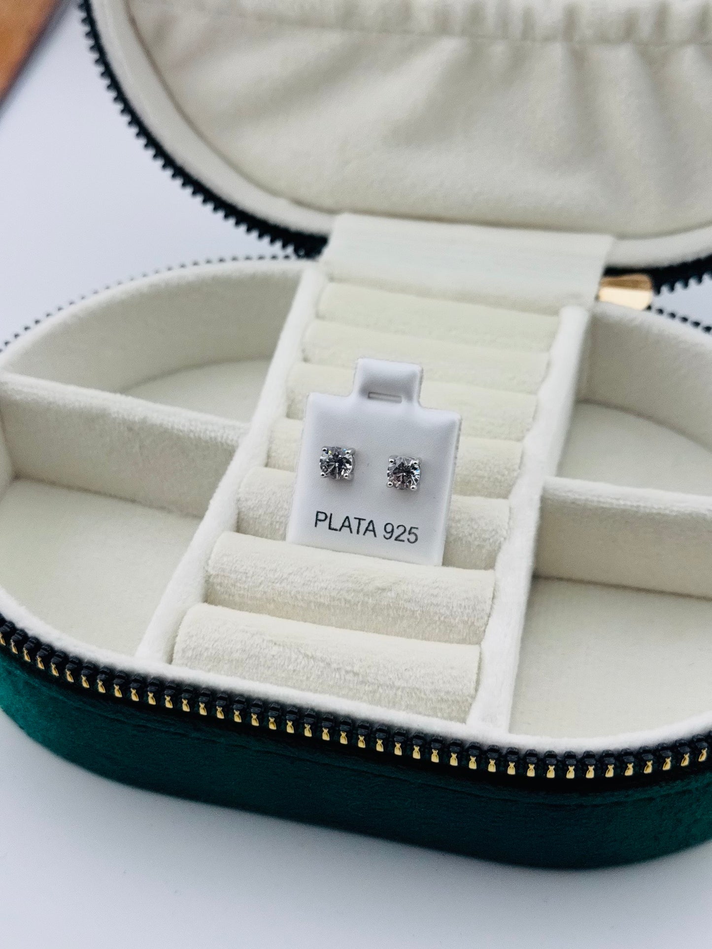 Aretes Solitario Clásico en Plata 925