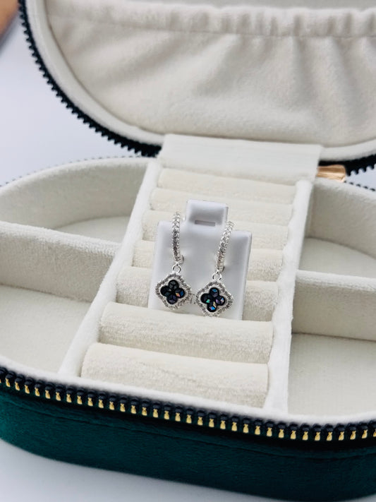 Aretes Colgantes Flor Nácar Tornasol en Plata 925