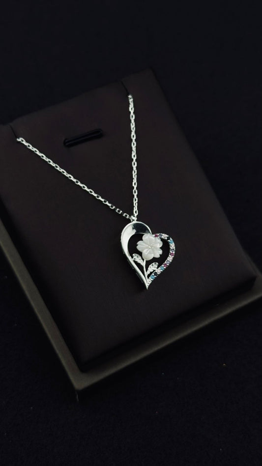 Collar Corazón Floral con Detalles de Color en Plata 925