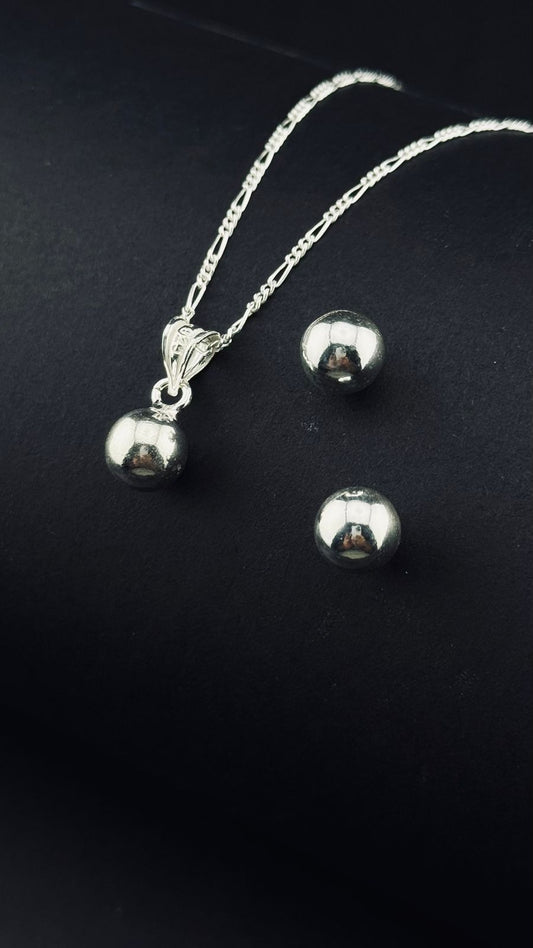 Set Clásico de Collar y Aretes de Esferas en Plata 925