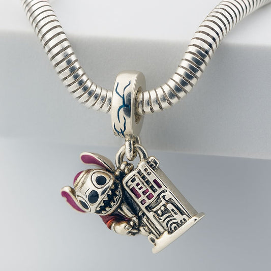 Charm "Stitch Rockero" con Detalles Esmaltados en Plata 925