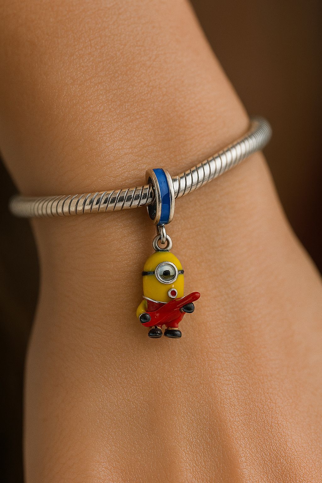 Charm "Minion Guitarrista" con Esmalte Colorido en Plata 925