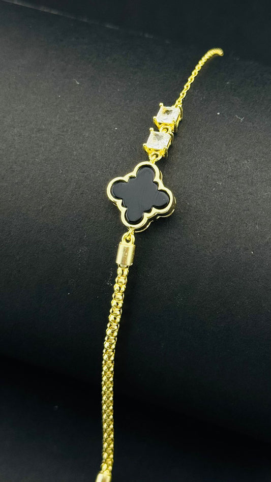 Brazalete "Trébol Nocturno Elegante" con Circonitas en Plata 925