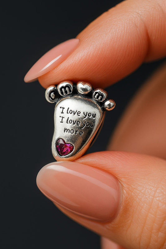 Charm Huella de Bebé "Te Amo Más" con Circonita Rosa en Plata 925